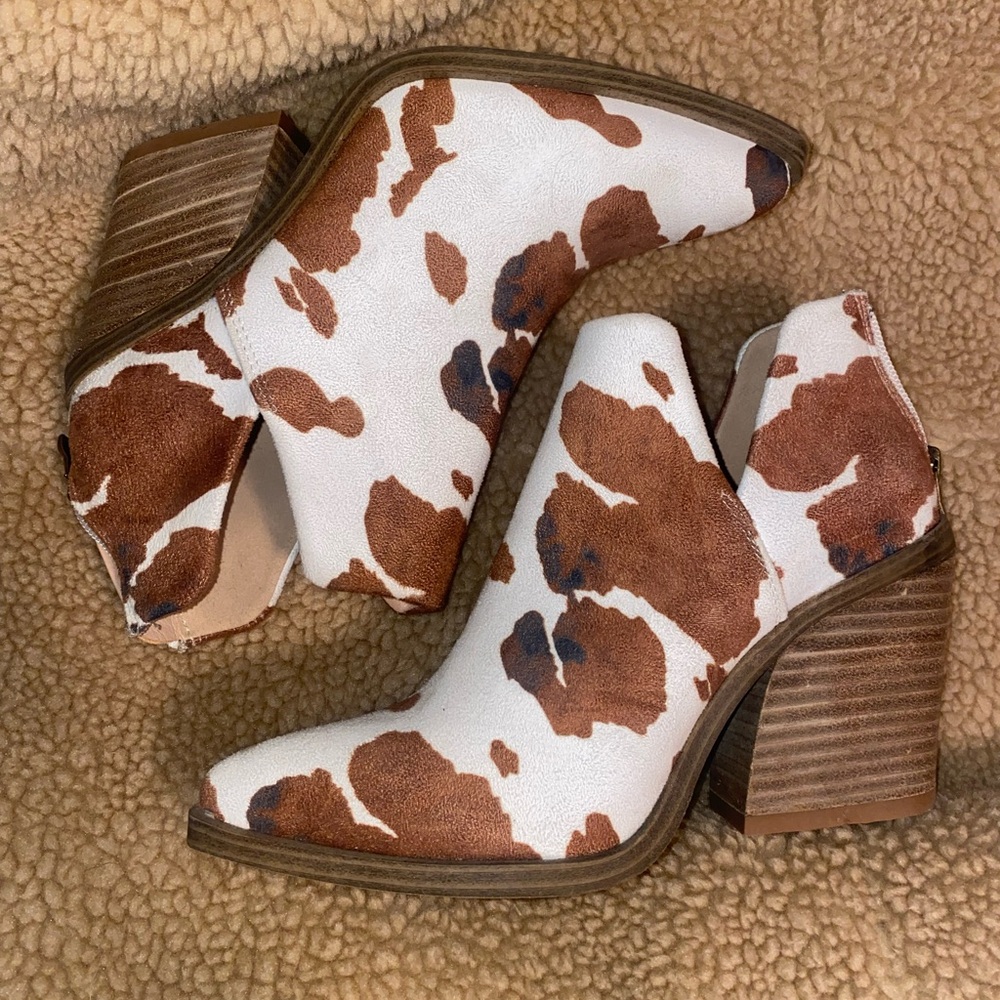 Buckle White and Brown Ankle Boots with Chunky Heel